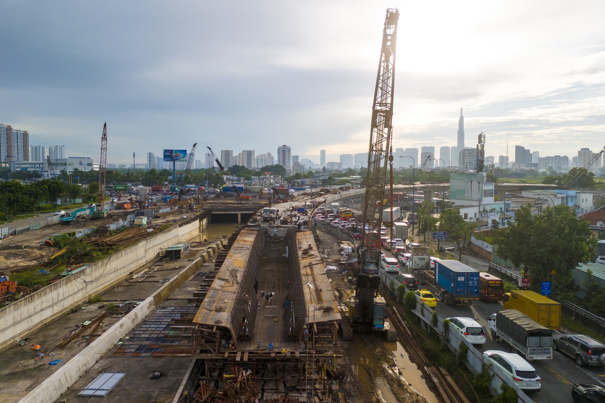 Loạt dự án trọng điểm tại TP.HCM thi công ì ạch, chậm tiến độ