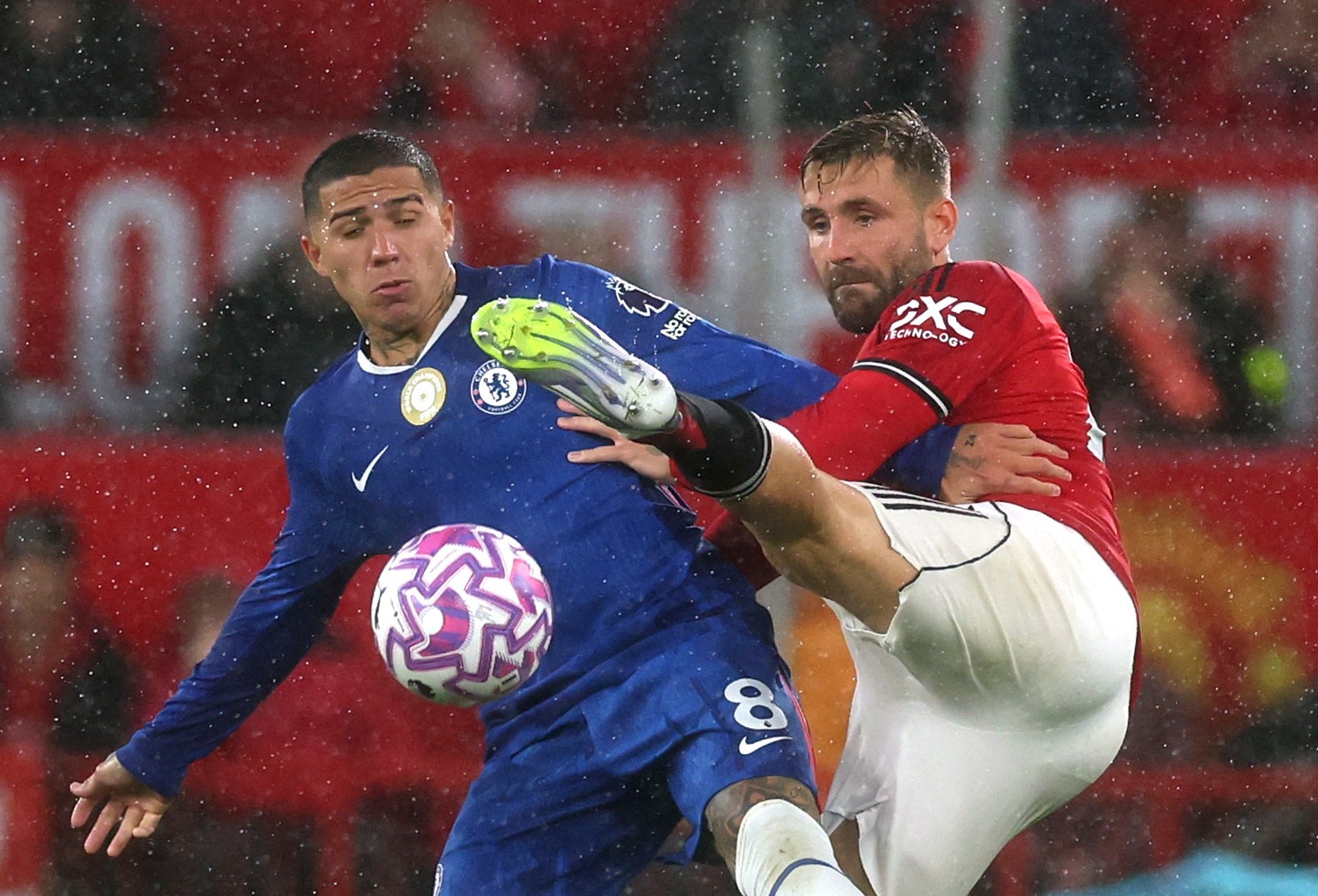 Mount và Fernandez lại gây gổ