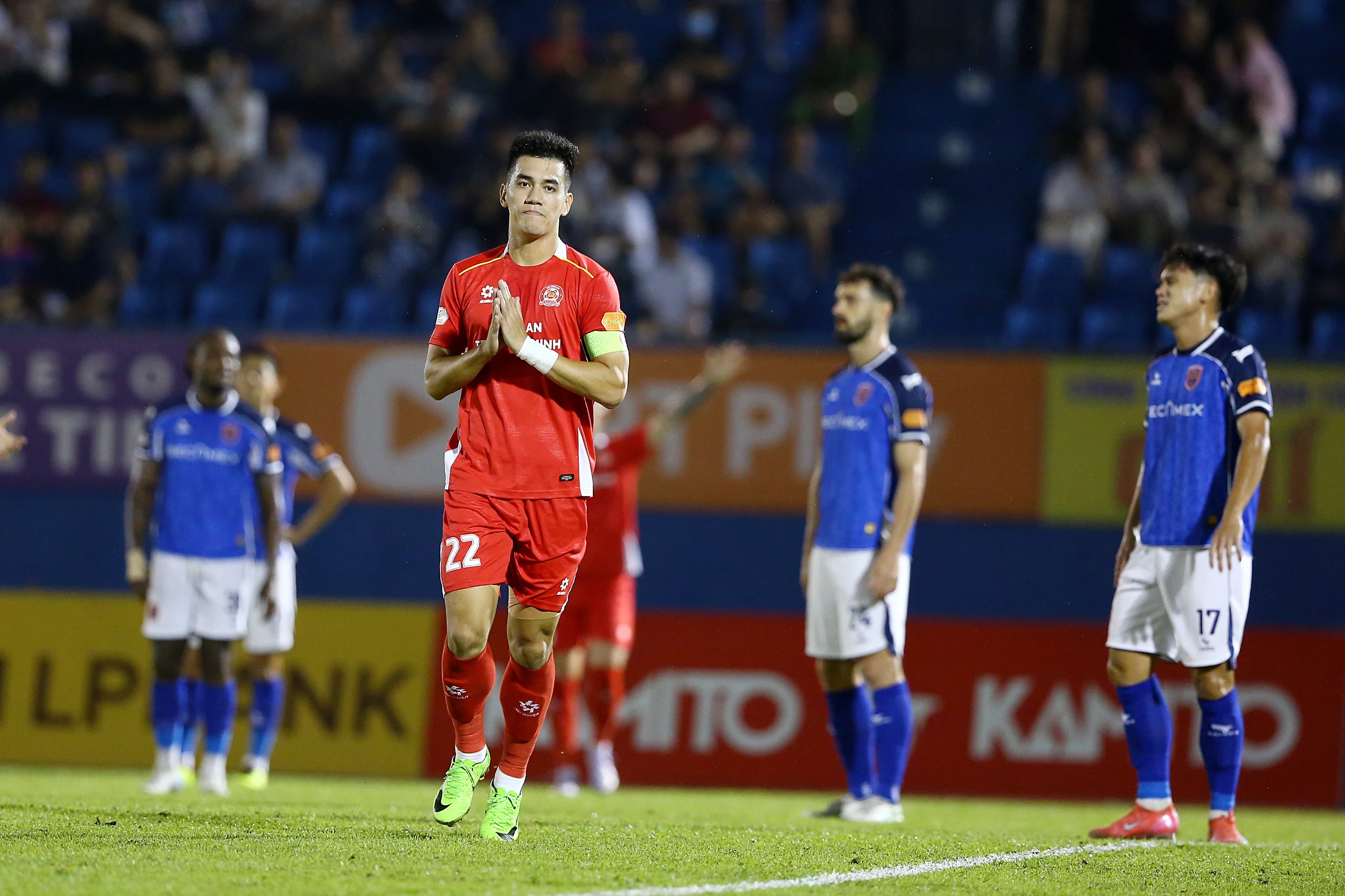 Tiến Linh xứng danh 'sát thủ vòng cấm'