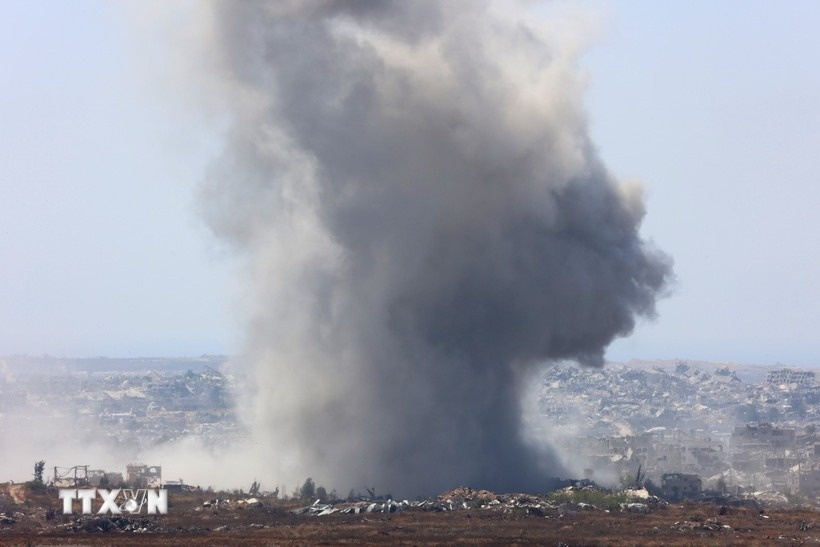 Quân đội Israel đánh chặn đạn pháo bắn từ Dải Gaza