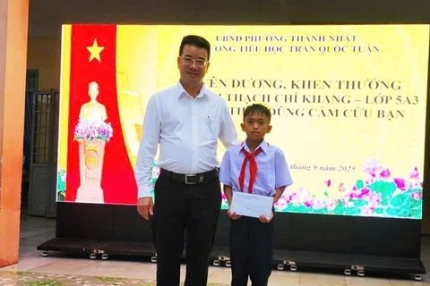 Tuyên dương học sinh cứu bạn thoát chết trong vụ thảm án ở Đắk Lắk