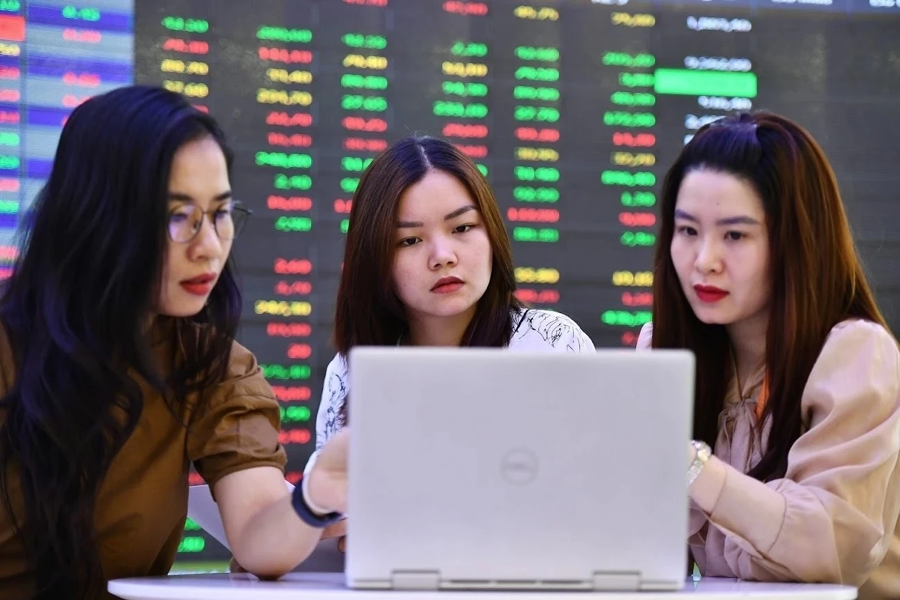 Chứng khoán lao dốc