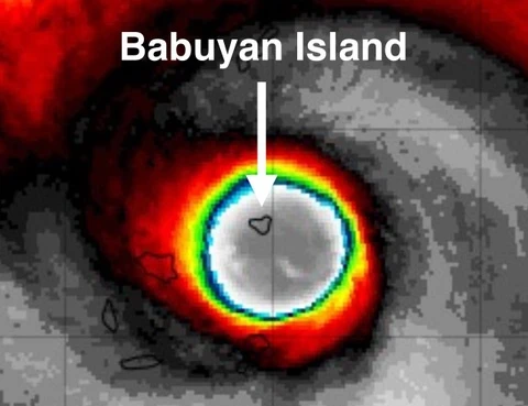 Cảnh tượng khó tin bên trong mắt siêu bão Ragasa