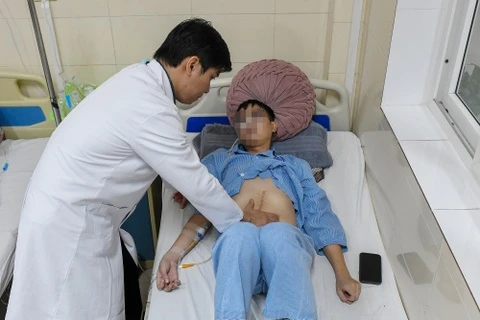 Cô gái mắc ung thư đại trực tràng ở tuổi 28