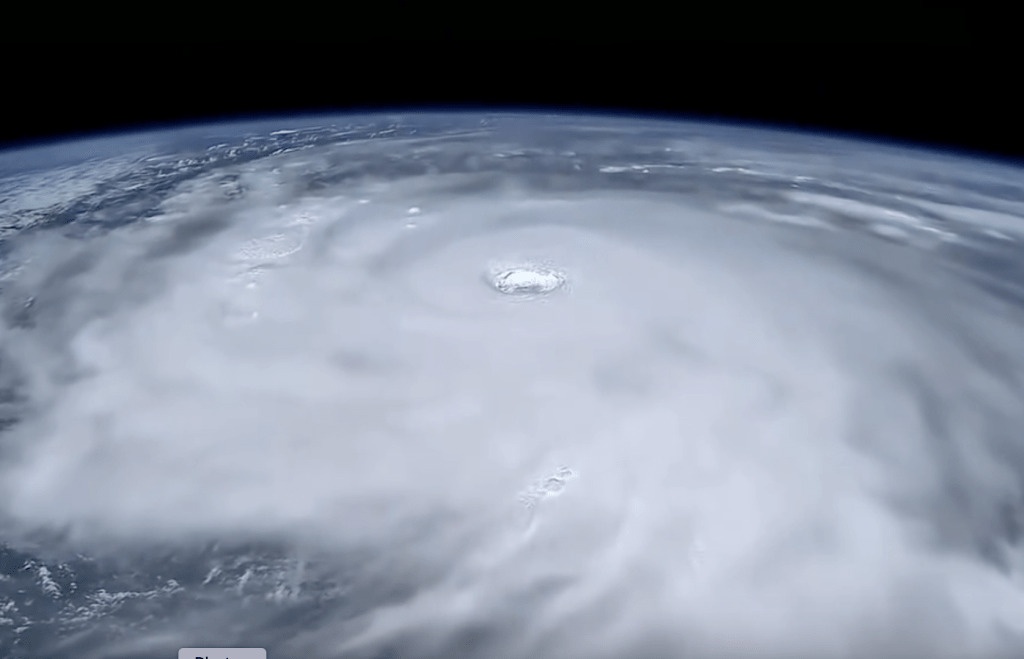 Kinh ngạc trước hình ảnh mắt bão Ragasa nhìn từ không gian