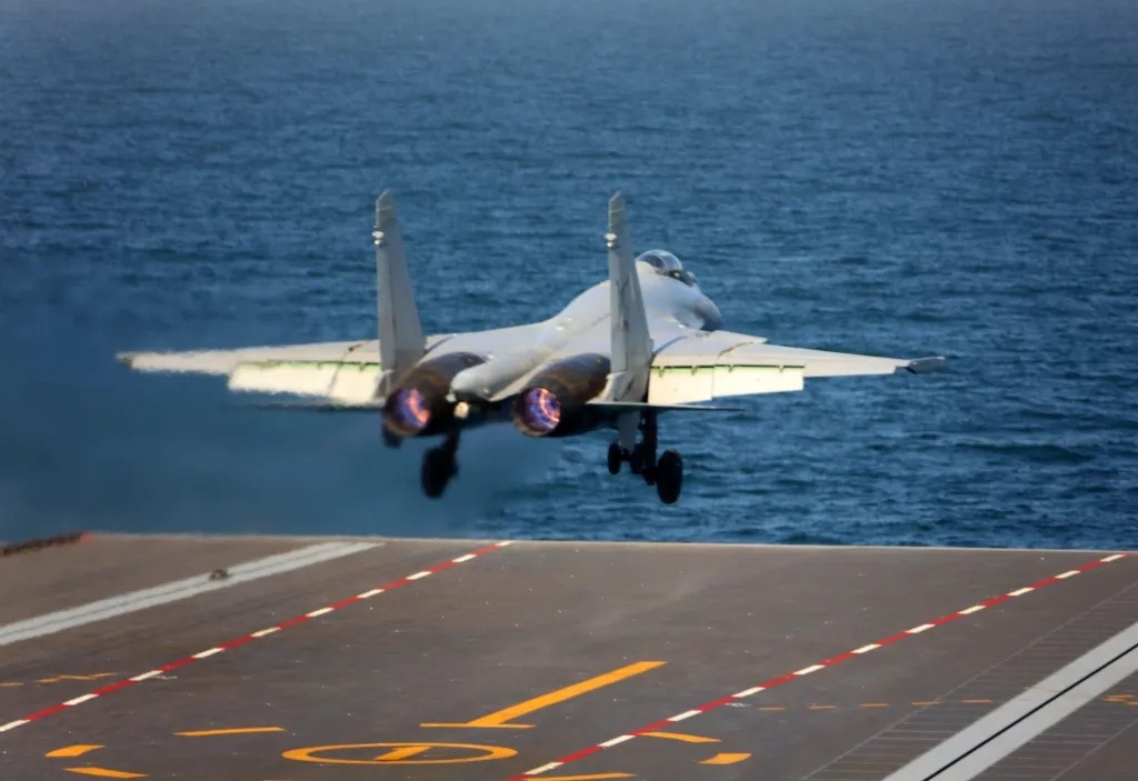 Cú nhảy vọt của tàu sân bay Trung Quốc