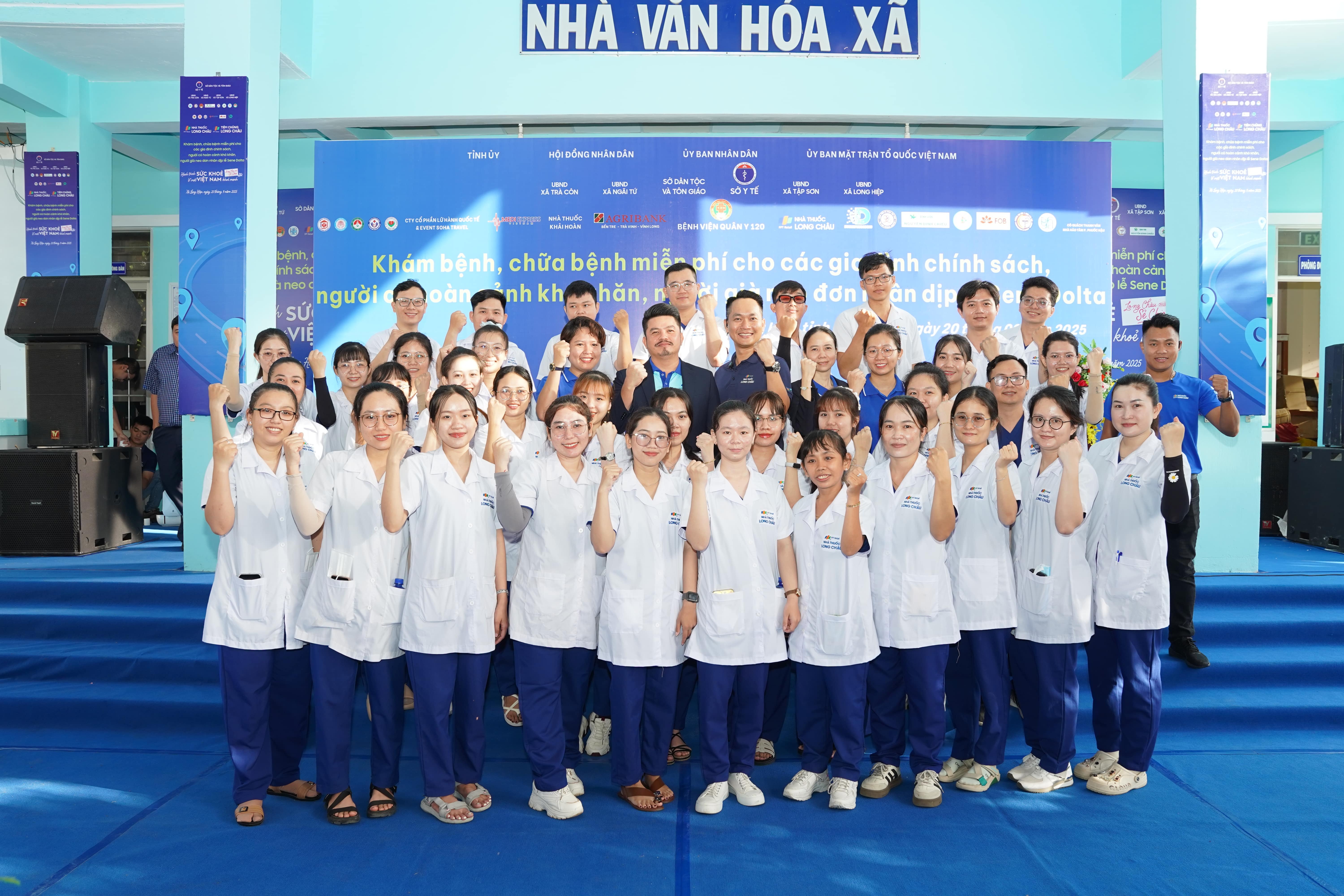 Long Châu đồng hành khám và cấp phát thuốc miễn phí tại Vĩnh Long