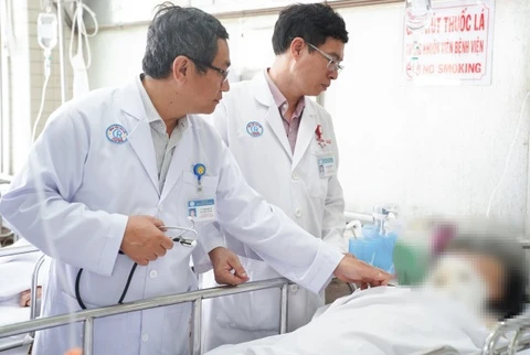 Hai mẹ con nguy kịch sau vụ nổ súng, cấp cứu tại Chợ Rẫy