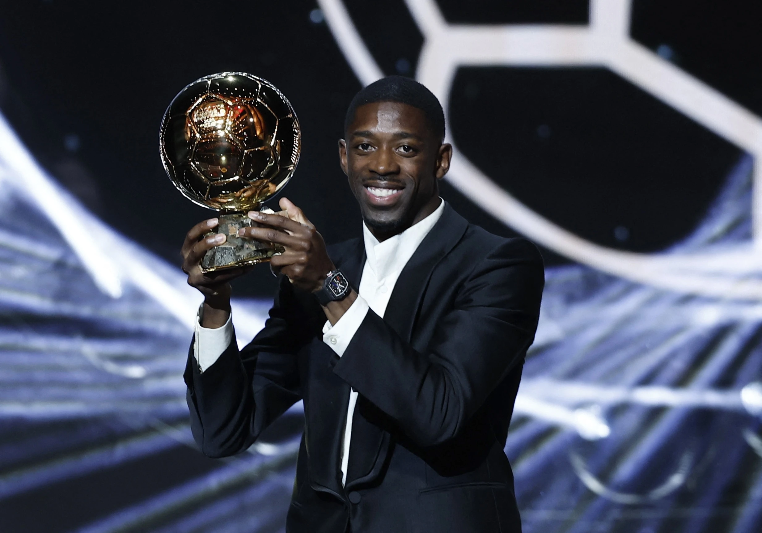 Dembele từ trò cười thành 'nhà vua' thế giới bóng đá