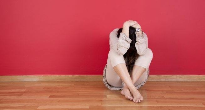 Bé gái 15 tuổi ở Lâm Đồng cầu cứu Tổng đài 111 vì bị bố mẹ bạo hành