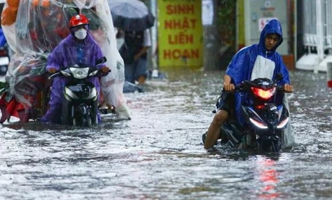 Miền Bắc mưa lớn đỉnh điểm, bão Ragasa đổ bộ đất liền