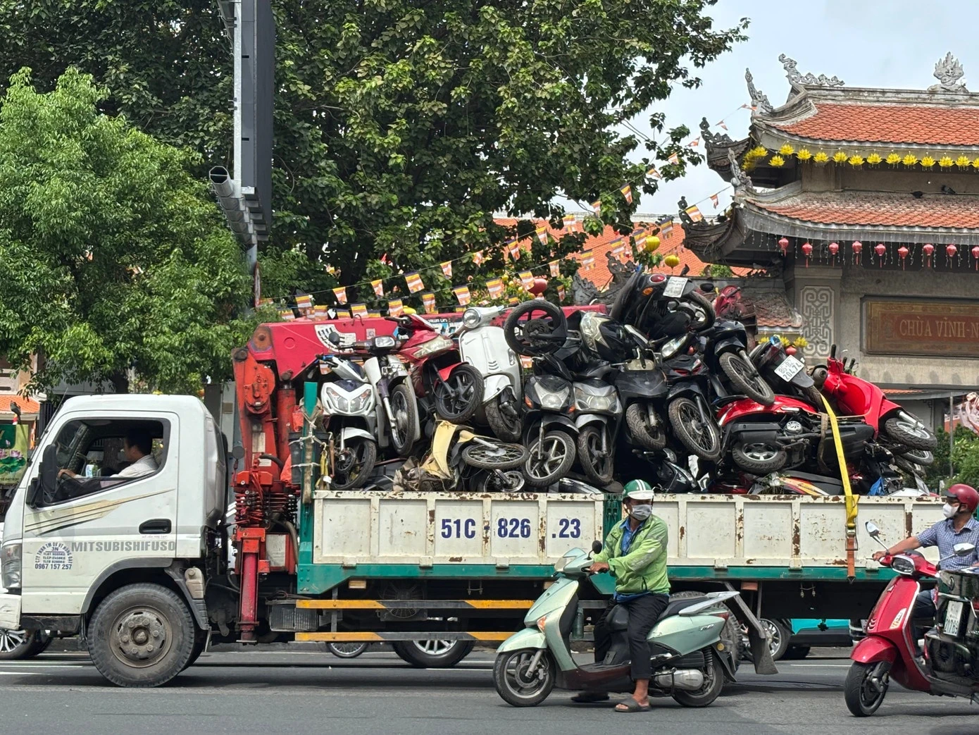 Số phận hàng nghìn xe máy vi phạm chất đống ở TP.HCM