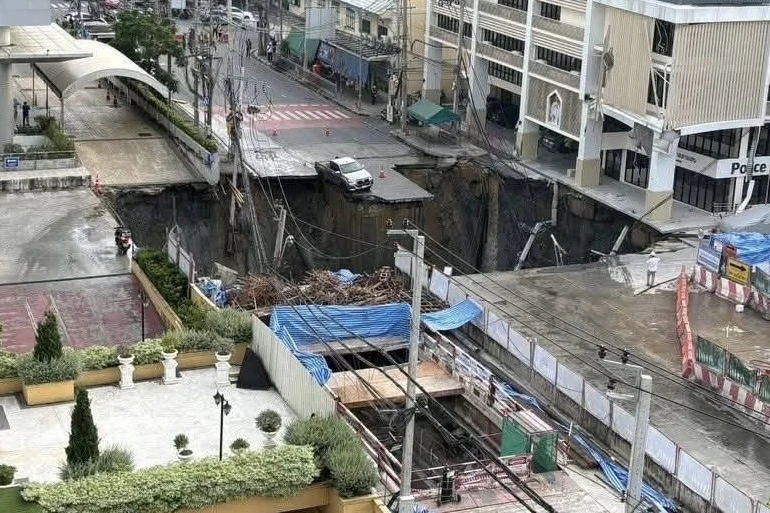 Xuất hiện hố tử thần sâu 50 m ở Thái Lan, 3.500 bệnh nhân sơ tán