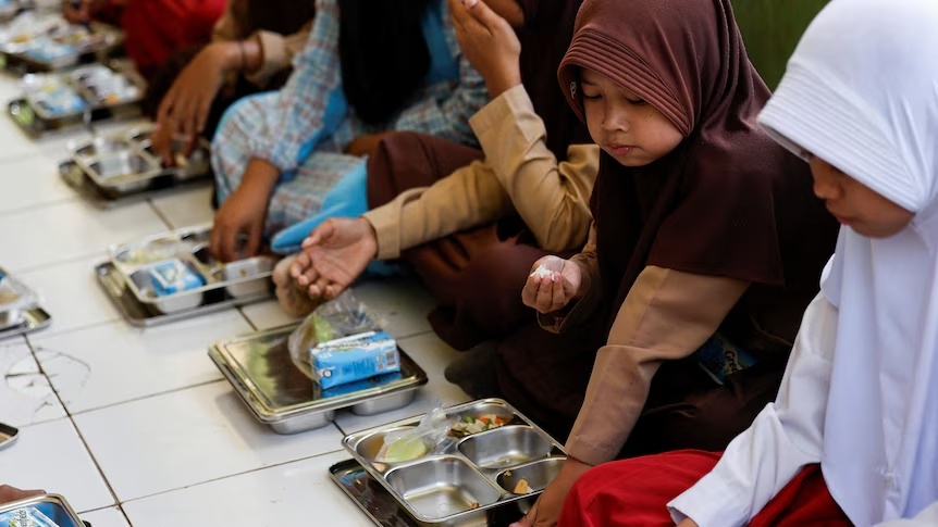 Hơn 6.000 trẻ ngộ độc trong chương trình bữa ăn miễn phí ở Indonesia