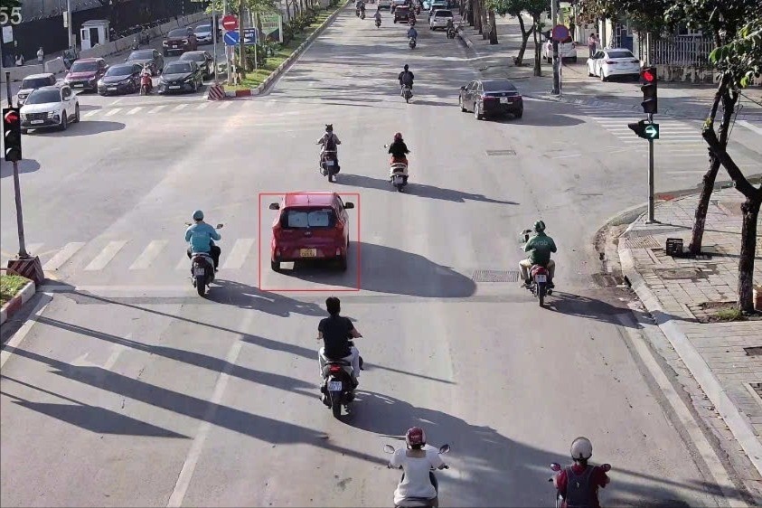 Trong 12 giờ, camera AI 'bắt' gần 1.800 vi phạm giao thông ở Hà Nội