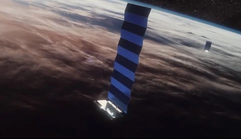 Mỗi ngày đều có vệ tinh của Elon Musk rơi xuống Trái Đất