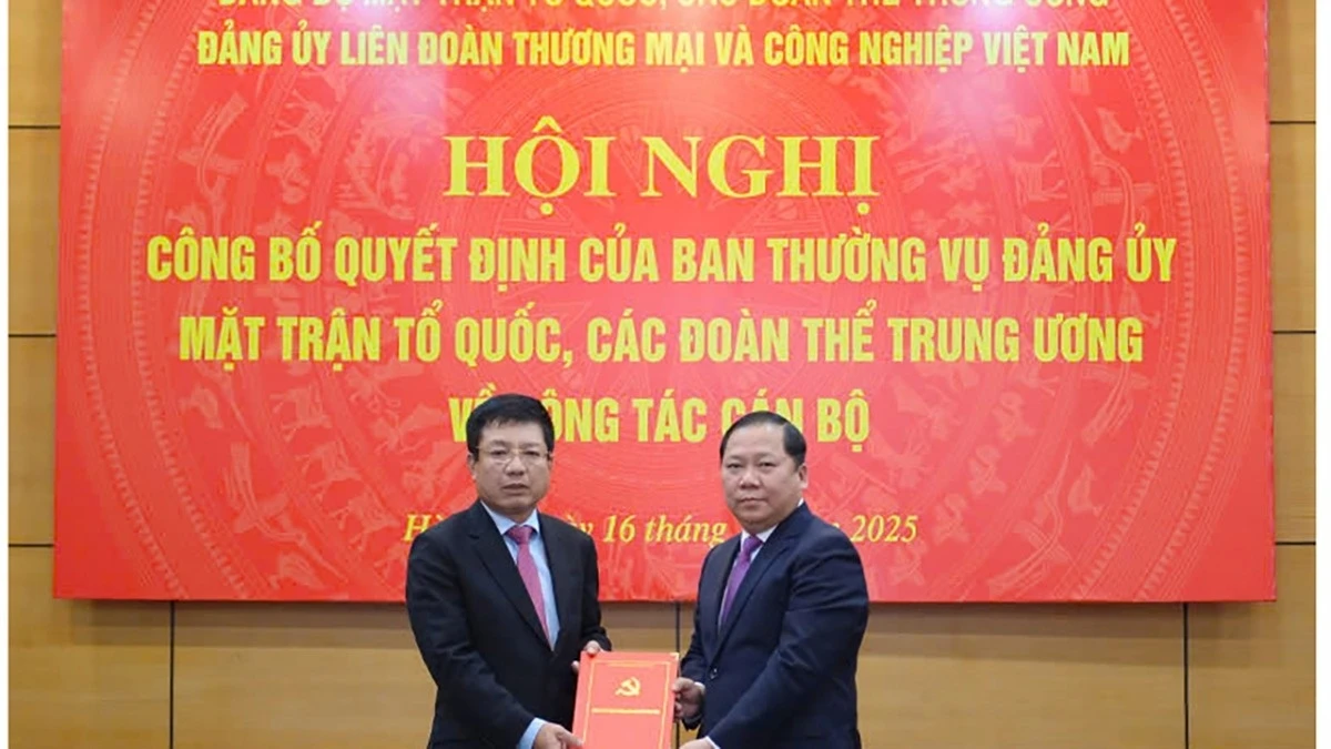 Thứ trưởng Bộ Tài chính Hồ Sỹ Hùng làm Bí thư Đảng ủy VCCI