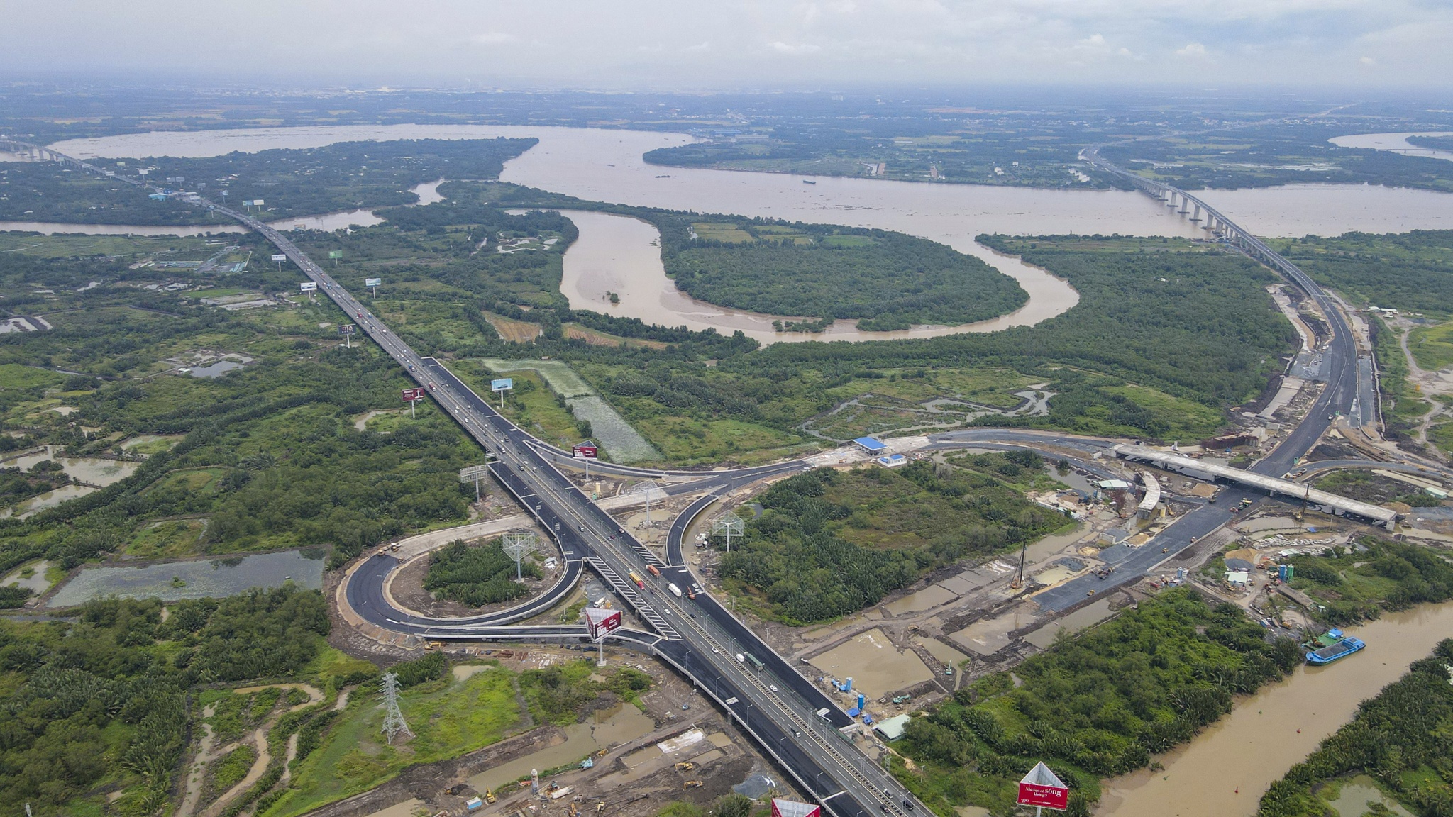 Bí thư TP.HCM và Đồng Nai họp bàn chuyện kết nối giao thông