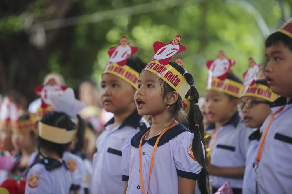 Vừa mừng, vừa lo khi Tiếng Anh thành môn bắt buộc từ lớp 1