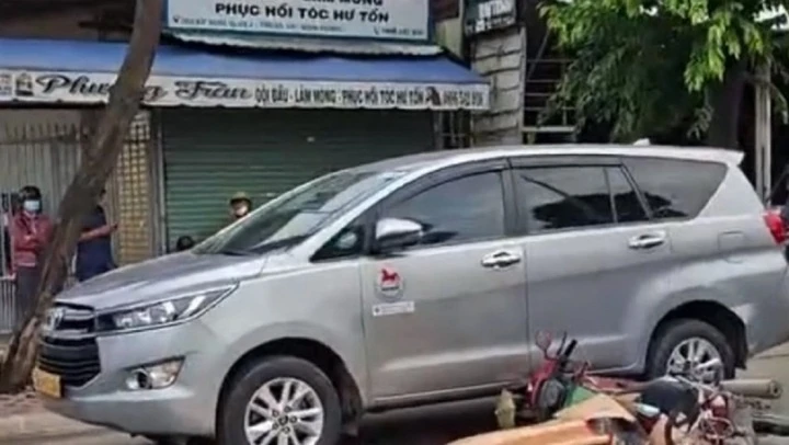 Tránh ôtô phanh gấp, nam shipper bị container cán tử vong ở TP.HCM