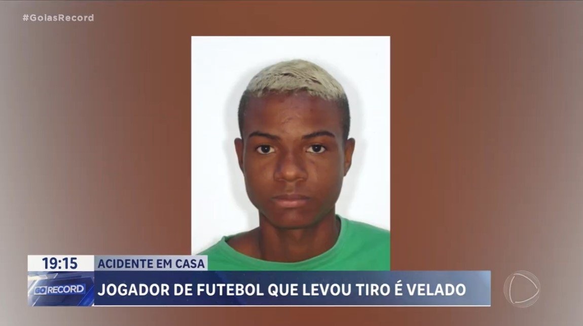 Cầu thủ Brazil bị em trai vô tình bắn chết