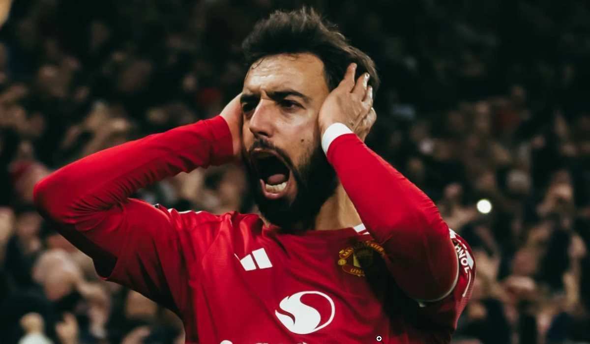 Bruno Fernandes vượt mặt Scholes