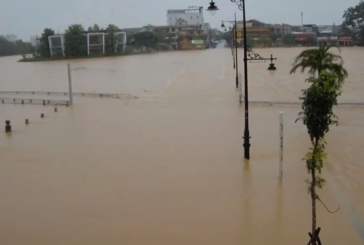 Bị tố không phát gạo cứu trợ vì 'ghét', tổ trưởng dân phố nói gì?