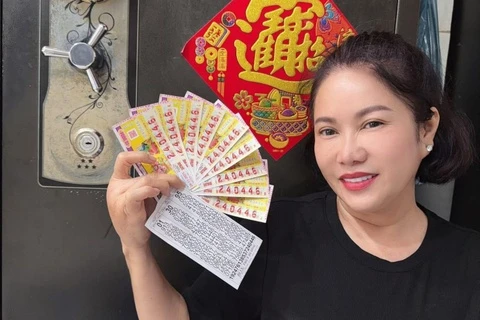 Trúng số 18 tỷ, người đàn ông TP.HCM gửi 100 triệu mua gạo từ thiện