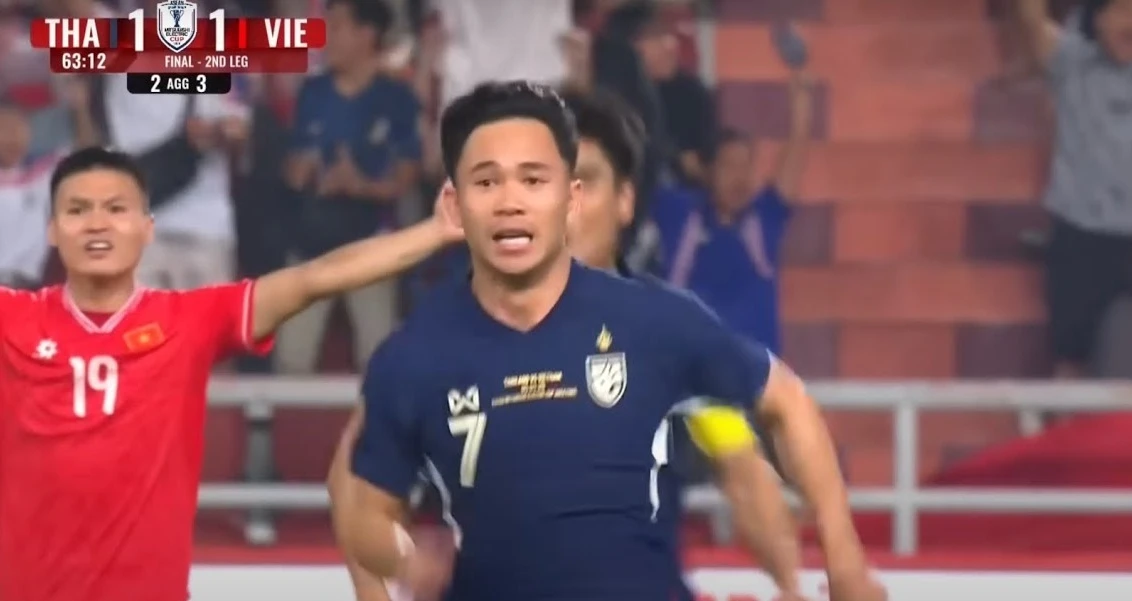 Bàn thắng gây bão của Supachok bị nhắc lại