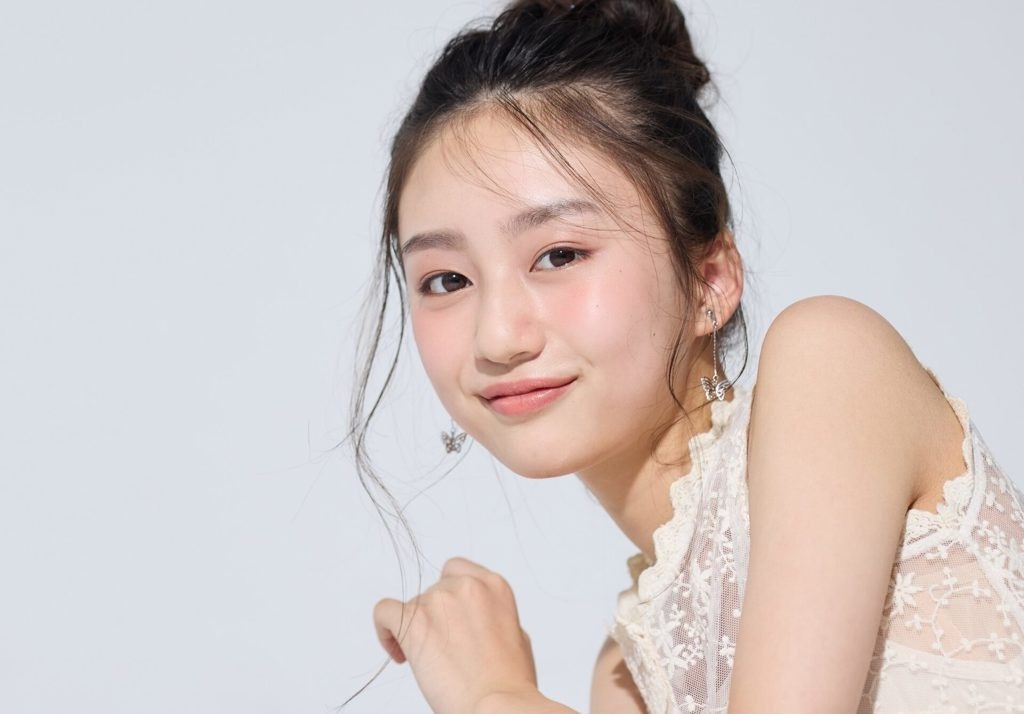 Sao 15 tuổi sụp đổ vì hình ảnh hút thuốc