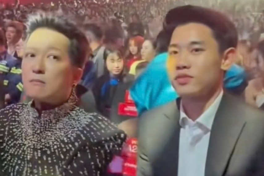 Xôn xao khoảnh khắc Trường Giang khuyên Đình Bắc 'bớt đi sự kiện'