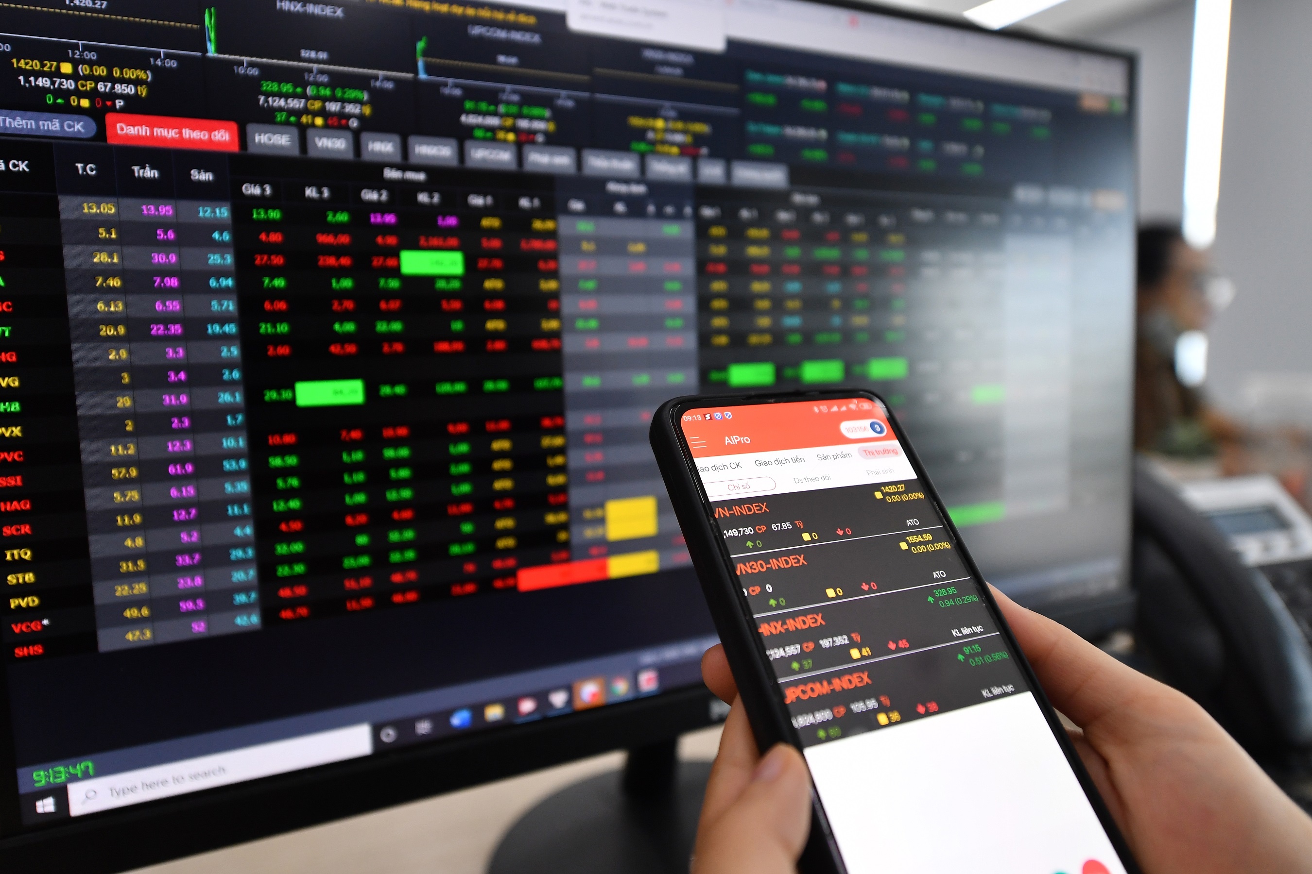 Chứng khoán giao dịch cả ngày không nổi 18.000 tỷ