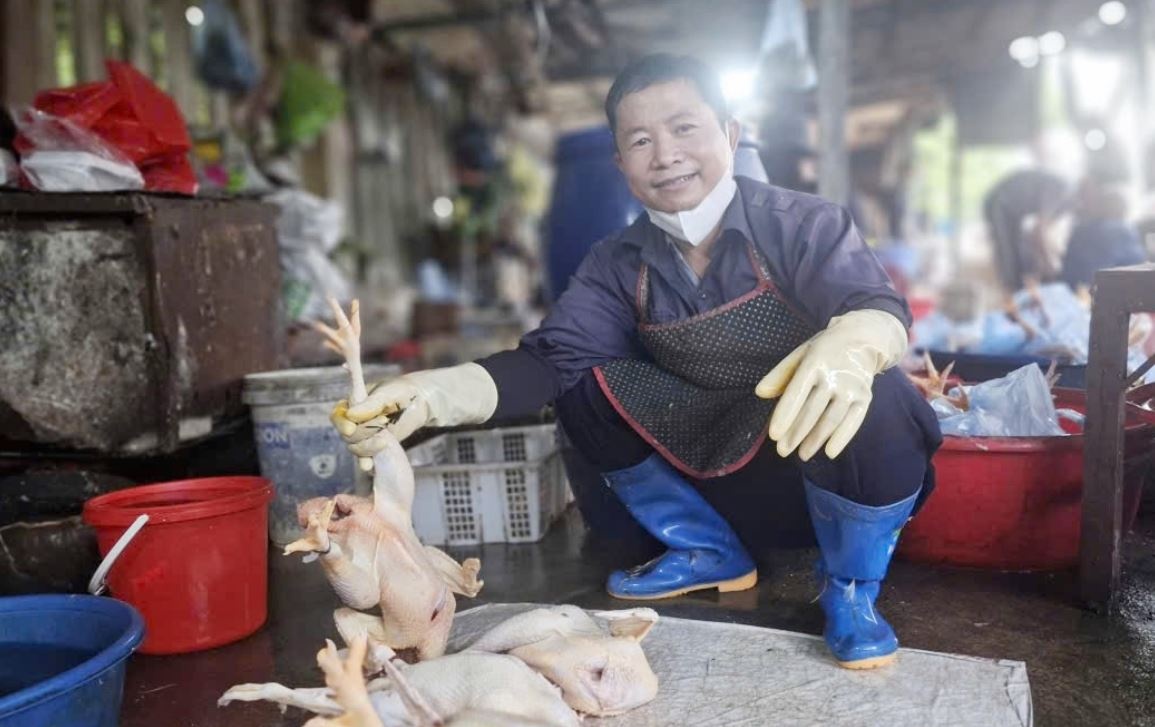 29 Tết, ngày 'hái ra tiền' của nghề thịt gà thuê