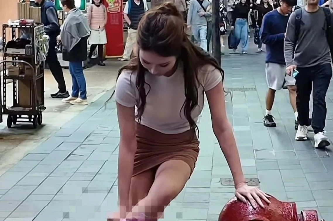 Người mẫu Trung Quốc bị chỉ trích phản cảm