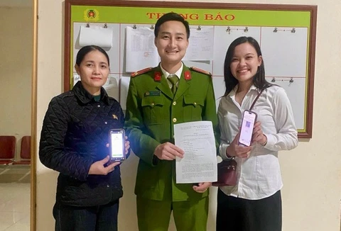 Bất ngờ vì tài khoản 'nổ' 1,3 tỷ đồng