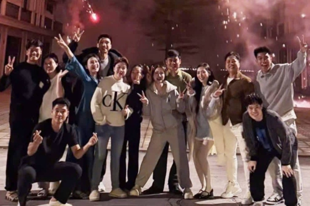 Bạn trai Hòa Minzy thân thiết với Văn Toàn, vợ chồng Văn Hậu