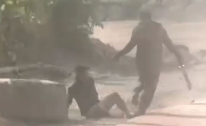 Nhóm người cầm mã tấu hỗn chiến trong mỏ đá ở TP.HCM