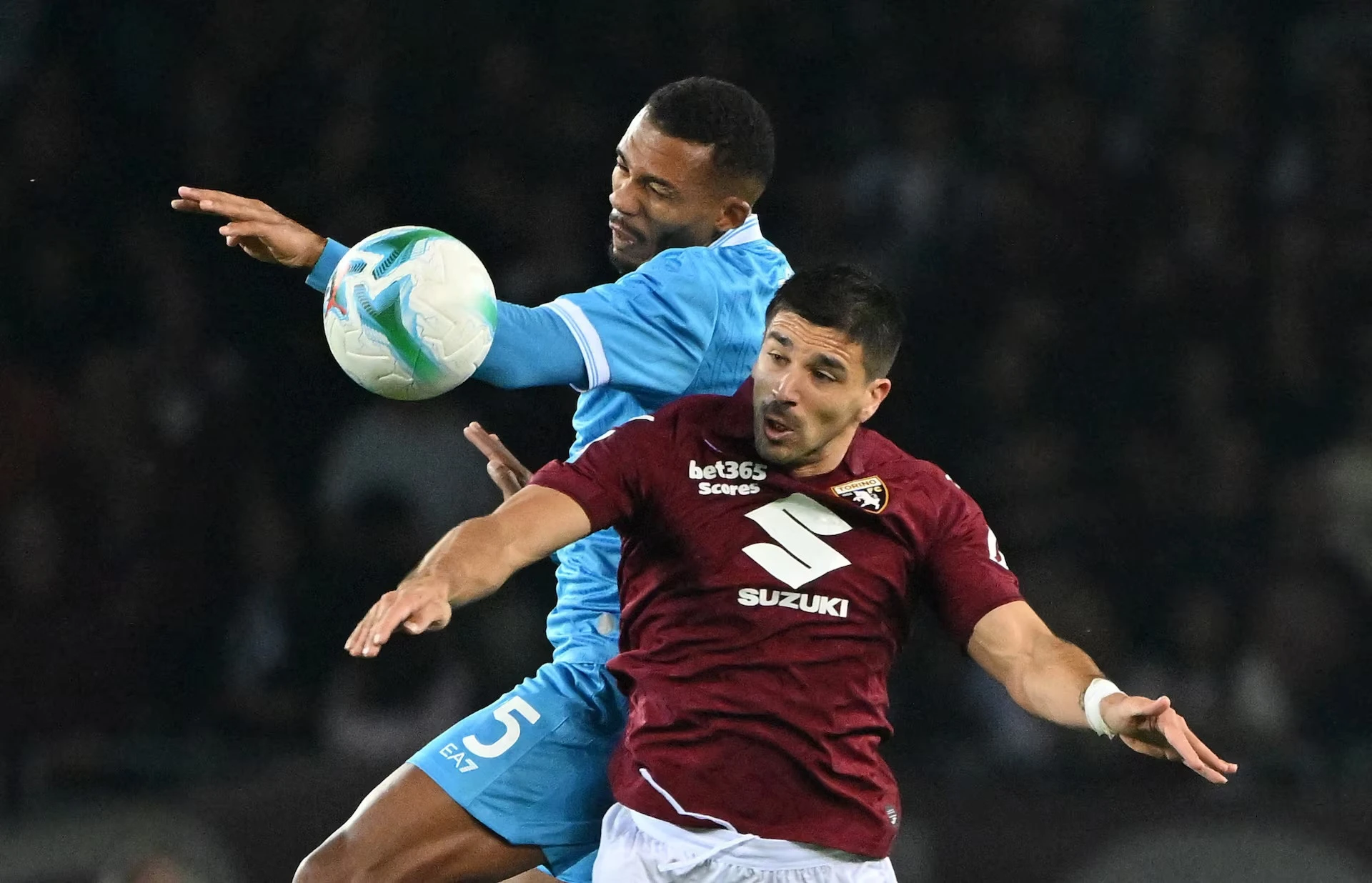 Simeone chạm mốc của Maradona, hồi sinh Torino