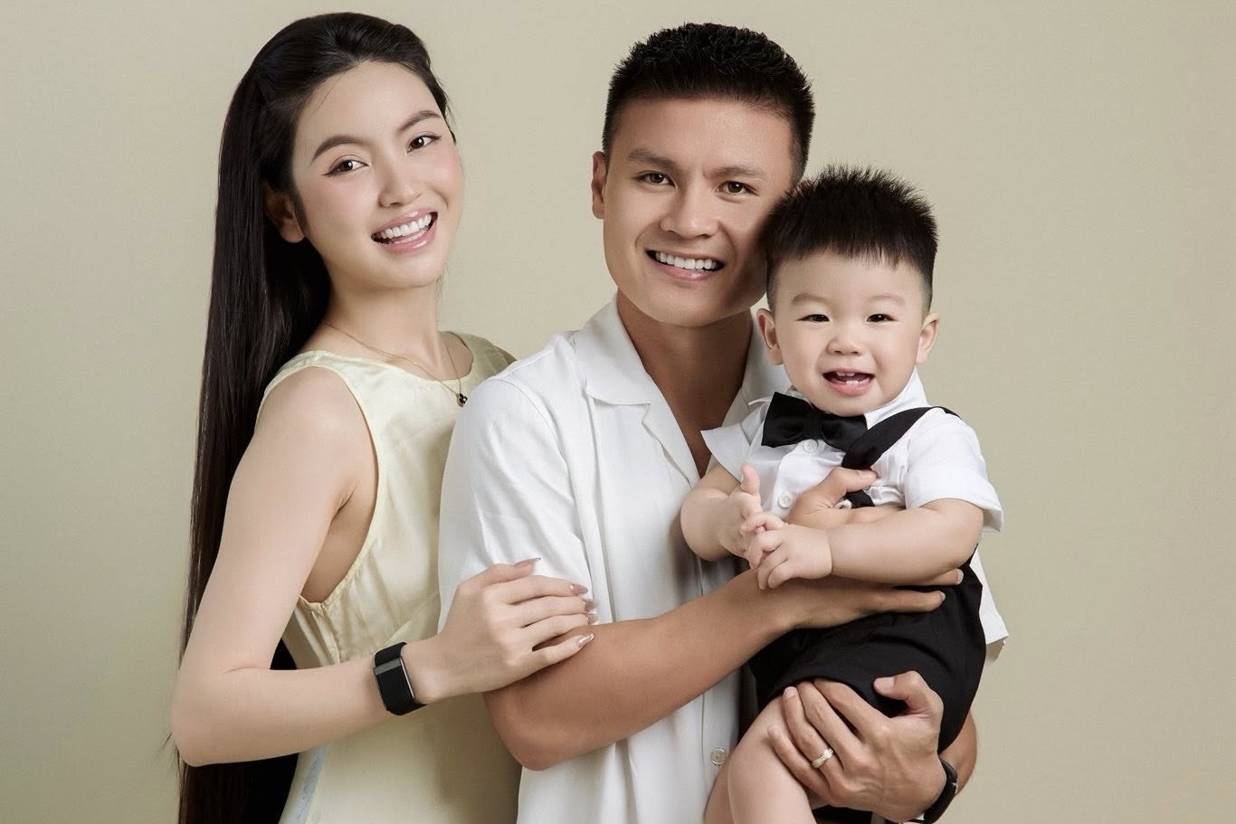 Quang Hải tặng vợ quà 600 triệu