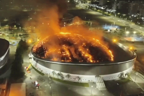 Cận cảnh biển lửa bao trùm sân Olympic