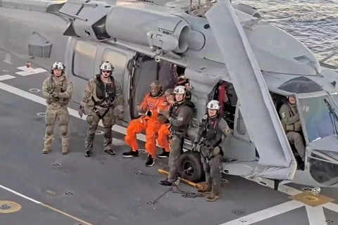 Phi hành đoàn Artemis II về đến Trái Đất an toàn