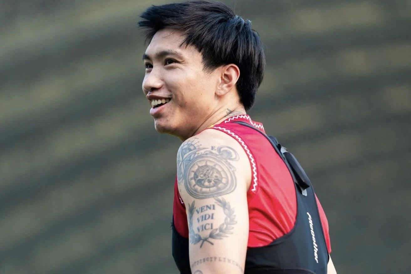 Cánh tay xăm kín của Đoàn Văn Hậu gây chú ý