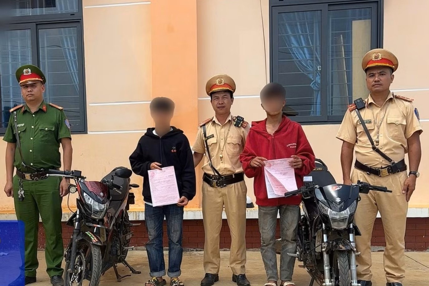 Hai 'quái xế' đua xe đăng clip lên TikTok để khoe