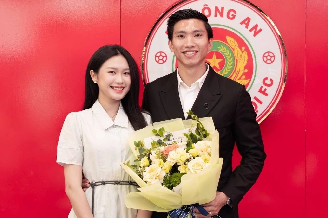 Vợ chồng Văn Hậu - Hải My gây chú ý