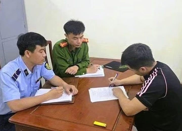 Thanh niên 'chặt chém' du khách 200.000 đồng gửi xe ở lễ hội du lịch