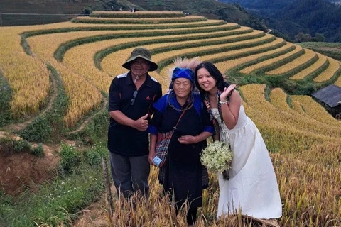 Cô gái ở TP.HCM bỏ việc, cùng cha đi phượt 6.800 km xuyên Việt, Lào