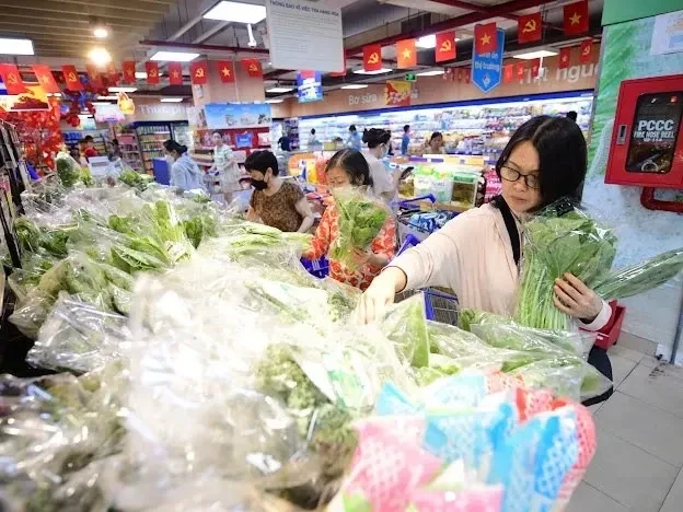 'Trốn nóng' trong siêu thị, sức mua tăng nhiệt dịp nghỉ lễ