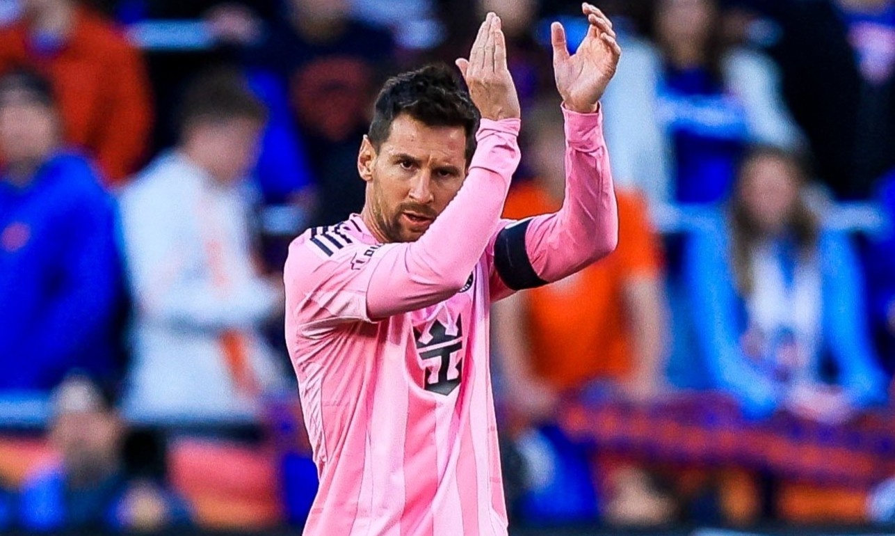 Messi bùng nổ với hat-trick