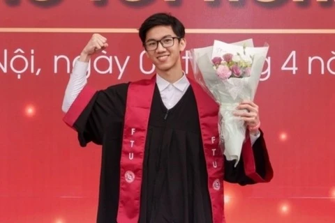 Nam sinh Ngoại thương tốt nghiệp xuất sắc, đón đầu 'giao điểm' Kinh tế và AI