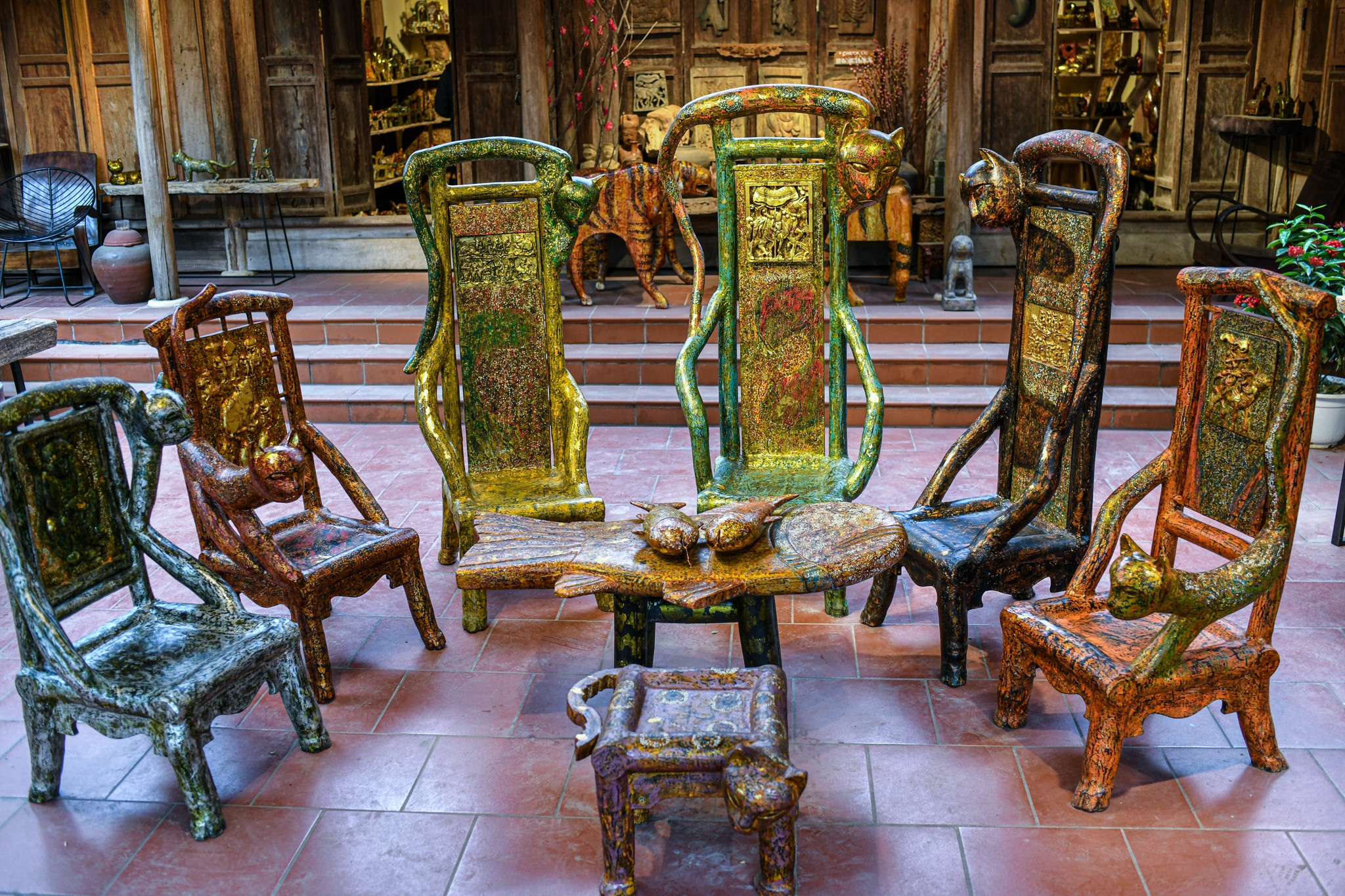 Ban ghe meo Ha Noi anh 3